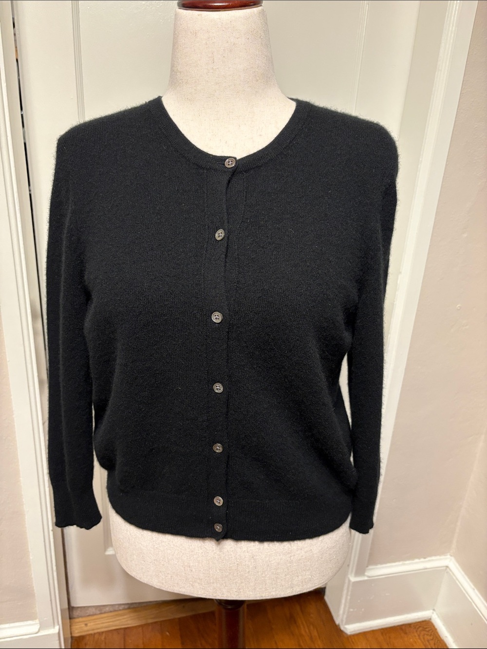 Ann Taylor 100% Cashmere Black Women’s Button-Up Sweater Cardigan - Picture 2 of 7